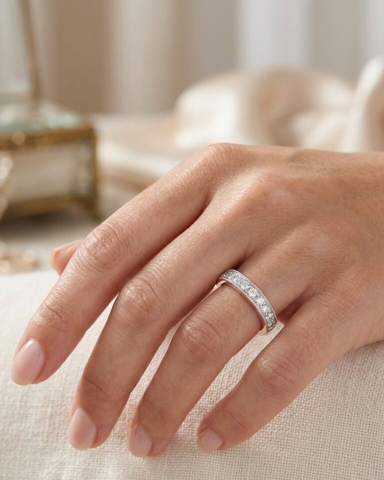 Sıra Taşlı Pırlanta Yüzük