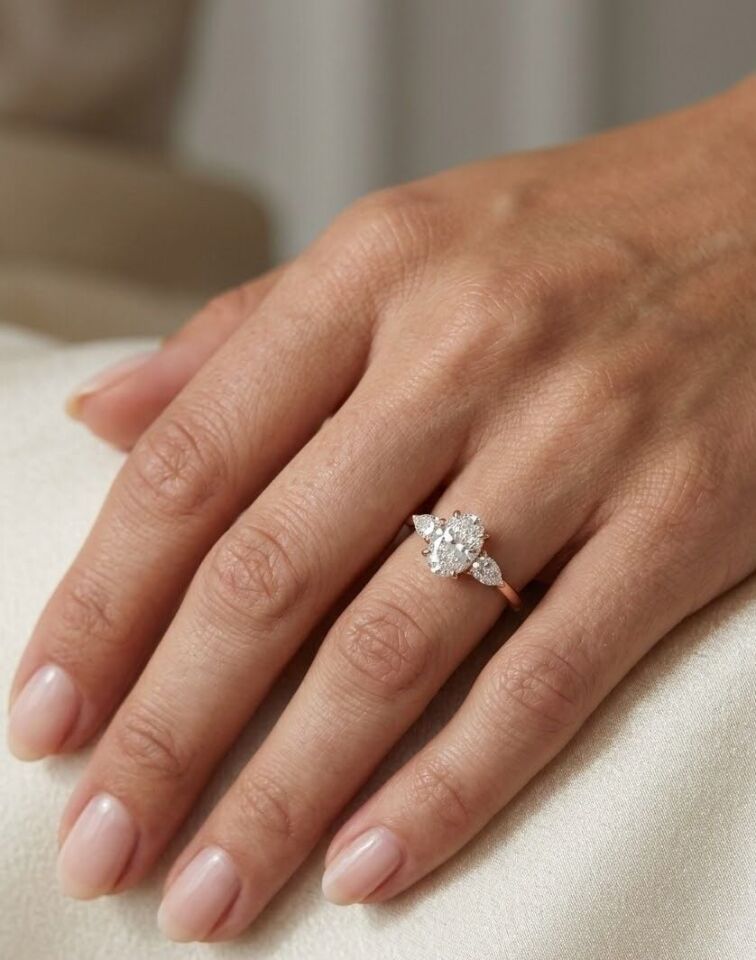 Oval Tria Pırlanta Yüzük