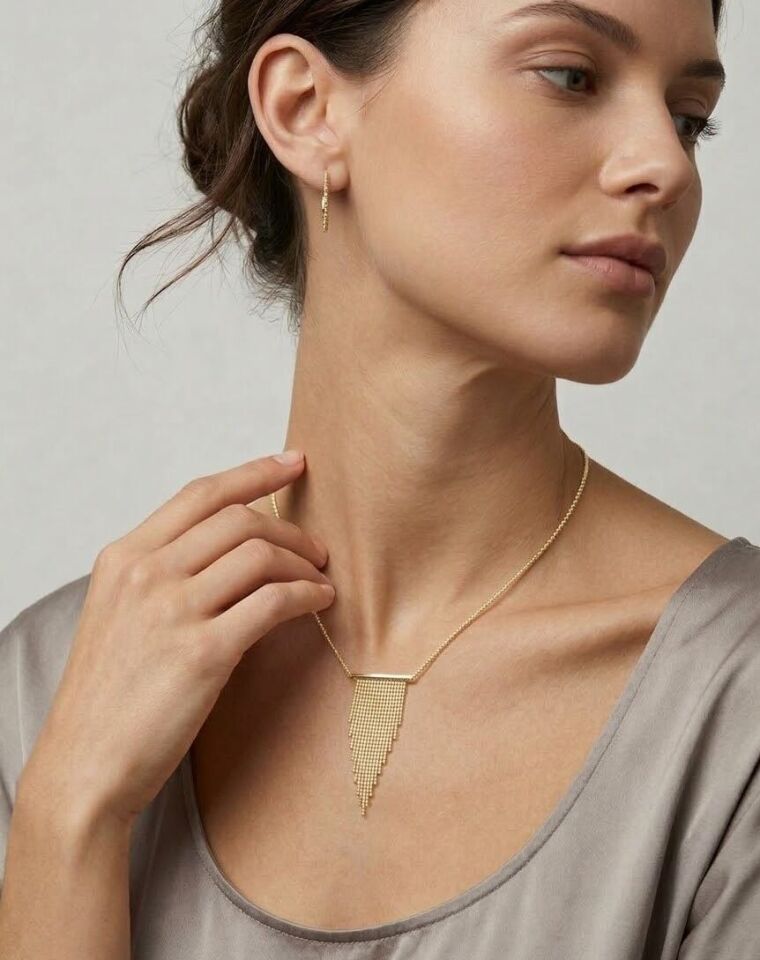 Püskül Dorika 14 Ayar Altın Kolye